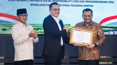 ahmad-luthfi-jateng-raih-pdb-awards-2026-desa-mandiri-sampah