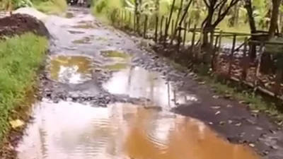 jalan-rusak-parah-angsana-pandeglang-kramatmanik-keluhan-warga