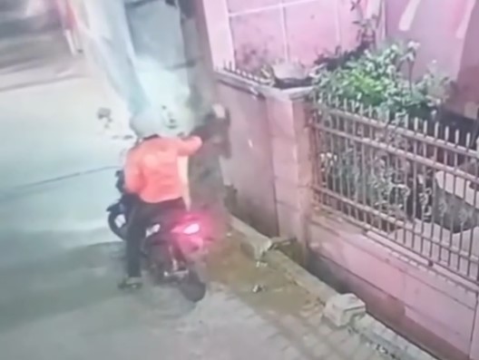 viral-cctv-penjambretan-kalung-nenek-cijerah-bandung
