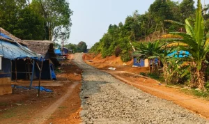 akses-jalan-huntap-cigobang-lebak-hampir-rampung-warga-desak-pembangunan