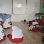 mi-irsyadul-ibad-lebak-rusak-parah-pasca-banjir-2020-murid-belajar-di-lantai