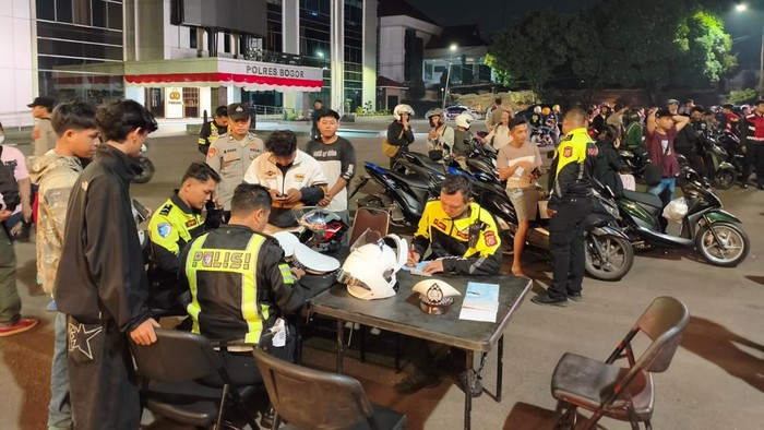 polisi-razia-pemotor-berknalpot-brong-di-bogor-dokistimewa-1785651427365_169