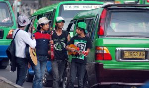 pengamen-jalanan-kujang-5725c31f4b3a10cd4a88cb2cee131f02