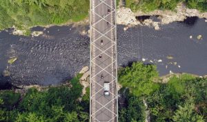 sungai-cileungsi-di-bogor-kembali-menghitam-diduga-akibat-pencemaran-limbah-1792496990850_169